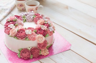 Come fare una rosa con la crema di burro: tutorial e spiegazioni facili