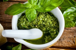 Pesto alla genovese senza aglio: come prepararlo in modo semplice