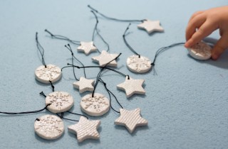 Decorazioni per albero di Natale con pasta di bicarbonato fai da te