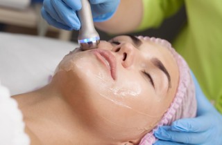 Radiofrequenza al viso: che cos’è e quali sono i benefici