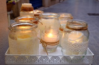 Lanterne natalizie con barattoli di vetro: le idee decoupage per decorarle