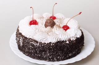 Torte Capodanno decorate con panna: 5 idee per le decorazioni