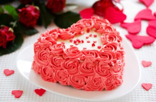 Torte per San Valentino decorate con panna: 7 idee per le decorazioni