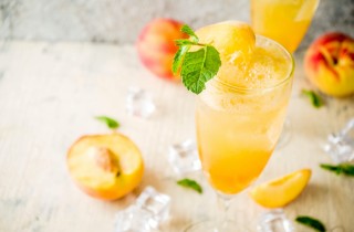Cocktail analcolici invernali: la ricetta del Virgin Bellini per l'aperitivo