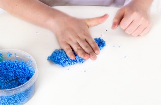 Pasta modellabile fai da te: la ricetta del playfoam per creare con i bambini