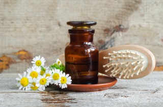 Camomilla per schiarire i capelli, come procedere