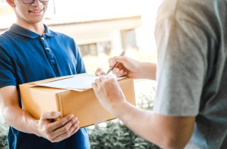 Come disinfettare la spesa e i pacchi del corriere