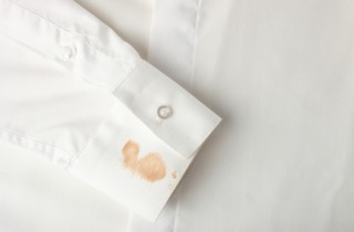 Come togliere il fondotinta dai tessuti