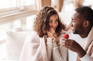 Primo anniversario di fidanzamento, le frasi famose da dedicare