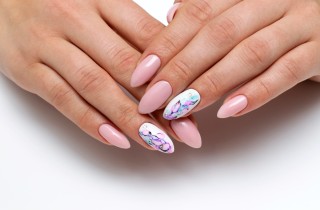 Nail art con filo di cotone: il video tutorial per farla in casa