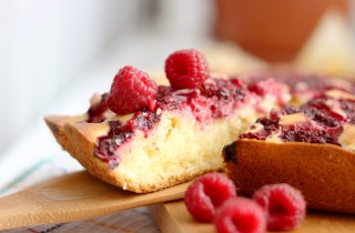 Torta di lamponi e crema pasticcera, la ricetta facile e gustosa