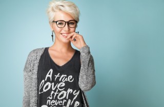 I tagli e colori di capelli che ringiovaniscono