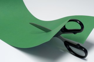 Decorazioni natalizie fai da te di carta: la ghirlanda facile