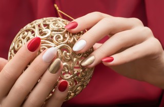 Le 7 nail art per Capodanno 2021 più trendy per l'ultima notte dell'anno
