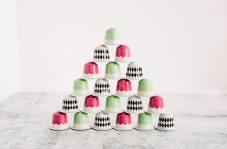 Campanelle e decorazioni di Natale fai da te con il riciclo delle capsule del caffè