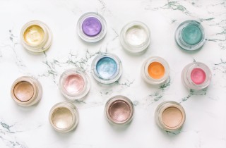 Come fare l'ombretto liquido in casa facilmente