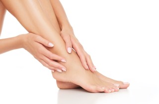 Duroni ai piedi: i rimedi della nonna per trattarli