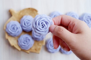 Fiori di tessuto in vaso: idea originale per la festa della mamma