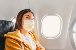 Come viaggiare in aereo in tutta sicurezza: cosa portare a bordo