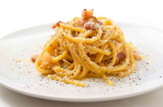 Carbonara, la ricetta romana pronta in 15 minuti