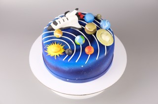 Torte spaziali in pasta di zucchero: 6 idee per le decorazioni