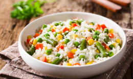 Come condire l'insalata di riso