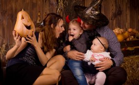 halloween-famiglia-bambini-festeggiamento