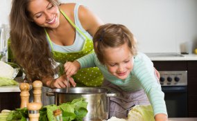 In cucina con la mamma