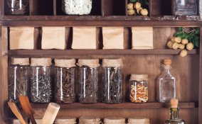 Alimenti contenitori vetro plastica ceramica fresco cotto