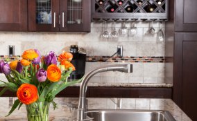 superfici cappa piano di lavoro sgrassare igienizzare sporco muffa grasso unto calcare cucina 