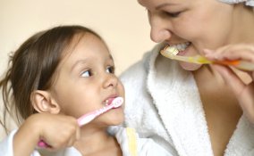 colluttorio spazzolino igiene pulizia dentifricio denti 