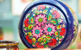 pavimento ceramica oggetti porcellana servizi piatti