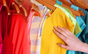 capi colorati lavatrice lavaggio acqua fredda calda detersivo detergente capi bianchi colorati fibre sintetiche naturali