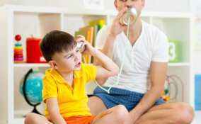 papà gioco bambini compiti lavoro figlio 