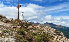 Passo Rolle Trentino Alto Adige Monte Castellazzo croce