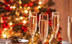 natale festa pranzo preparazione tavola serenità addobbi