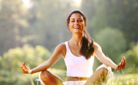 ridere risata yoga salute