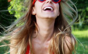 ridere risata yoga salute