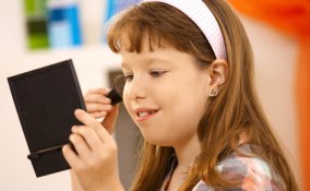 make-up, bambini, bambine, mamma, donne, donna, bellezza, rossetto, smalto