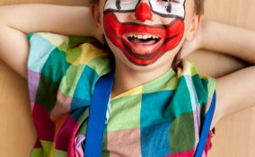 figli, maschera, carnevale, costume, scelta, mamma, mamme, donna, donne