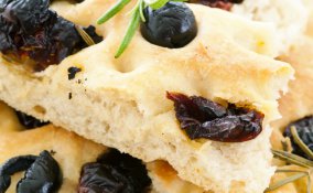 focaccia olive preparazione cucina panetteria