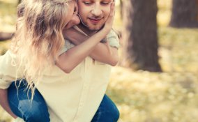 intimità desiderio passione relazione bacio 