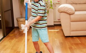 lavoretti famiglia aiutare gioco bambini pulizie casa 