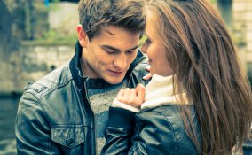 coppia appuntamento abbraccio amore