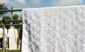 bucato stendere panni sole stirare pieghe 