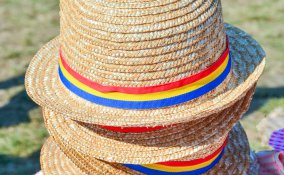 Cappelli di paglia e canapa