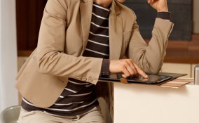 schermo tablet smartphone touch screen graffi macchie pulizia 