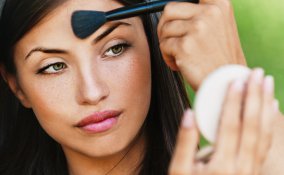 Guida per scegliere il fondotinta perfetto per la tua pelle