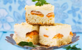 torta di pesche sciroppate