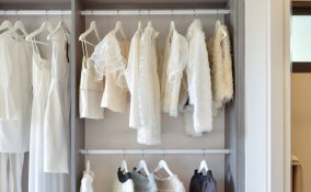 cambio armadio organizzare e mettere in ordine i vestiti